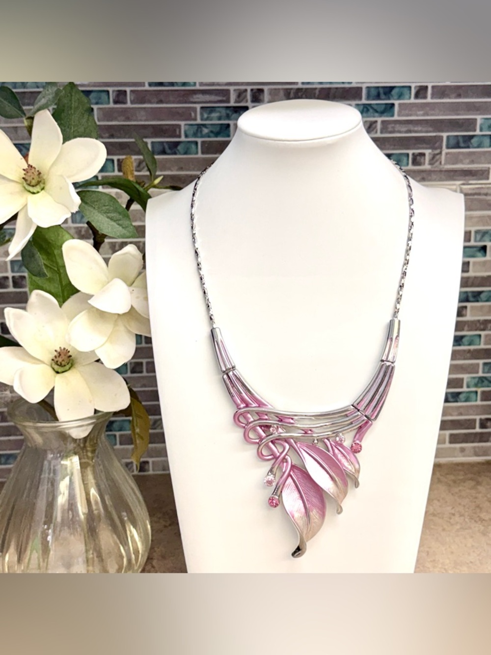Rosemarie and Jubalee Women's Unbe-leaf-ably Pink necklace